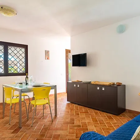 Bilocale 1 Al Mare Con Ampia Veranda Via Asfodelo バリ・サルド